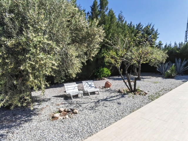 Girne Alsancak Kiralık 3+1 Eşyalı Havuzlu Villa