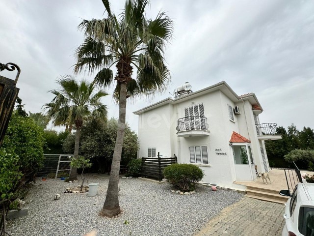 Girne Alsancak Kiralık 3+1 Eşyalı Havuzlu Villa