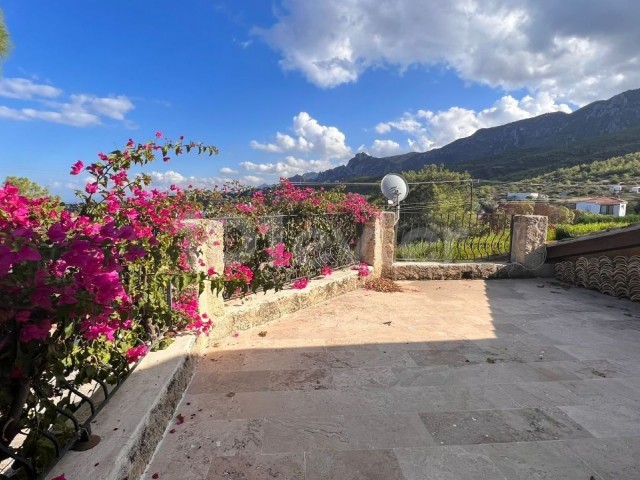 Girne Alsancak Özel Havuzlu Kiralık 3+1 Taş Ev