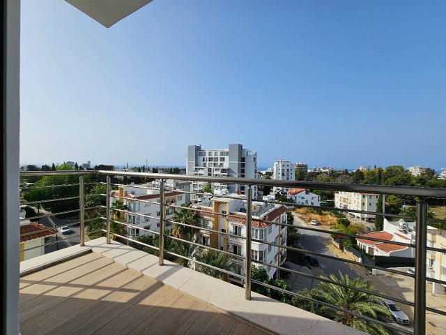 Girne Türk Mahallesinde Satılık 3+1 180m2 Eşyalı Penthouse Daire