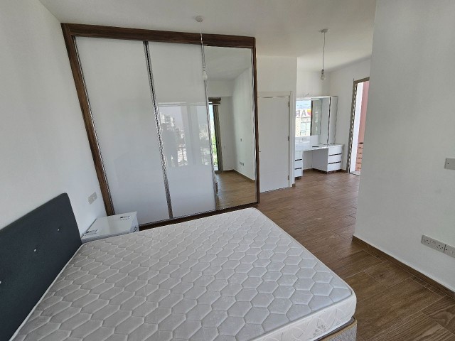 Girne Türk Mahallesinde Satılık 3+1 180m2 Eşyalı Penthouse Daire