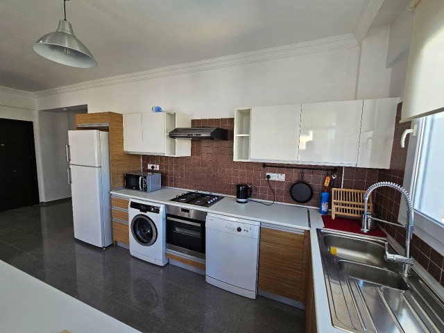 Girne Alsancak Havuzlu Sitede Kiralık Geniş Lüks 1+1 Daire