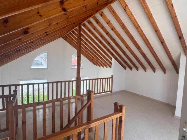 Karşıyaka'da uygun fiyata 4+1 satılık villa 