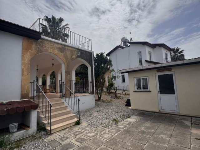 ŞEHİR MANZARALI KARŞIYAKA SATILIK 4+1 VİLLA