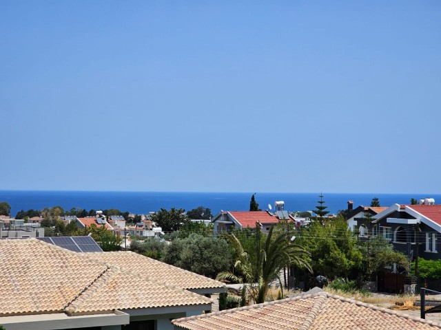 Girne lapta Bölgesinde 3+1 Satılık Villa 1 Dönüm arsa İçinde (Fiyat düştü)