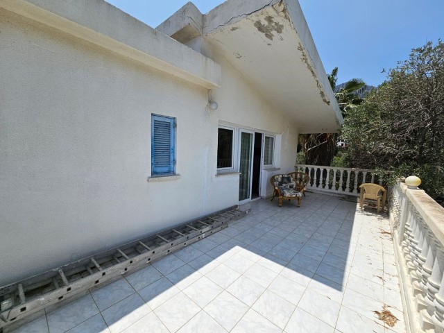 Girne lapta Bölgesinde 3+1 Satılık Villa 1 Dönüm arsa İçinde (Fiyat düştü)