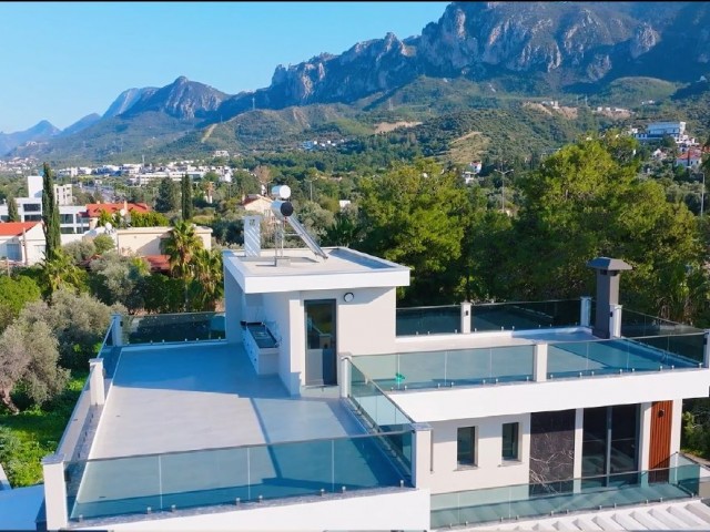 SATILIK 5+1 ULTRALUX VİLLA GİRNE EDREMIT