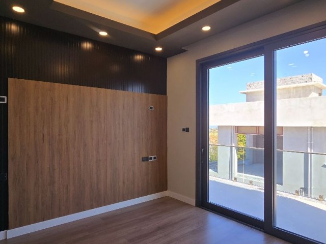 SATILIK 5+1 ULTRALUX VİLLA GİRNE EDREMIT