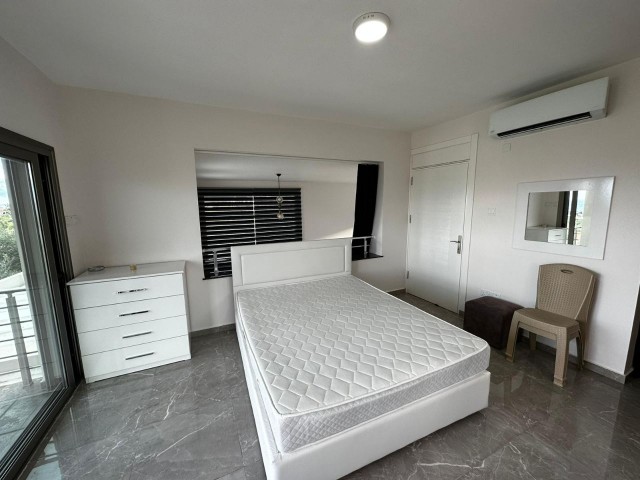 Girne Yeşiltepe'de Kiralık Ortak Havuzlu 3+1 Villa