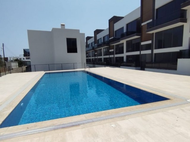 GIRNE ALSANCAKTA SATILIK SIFIR 2+1 DAIRELER 