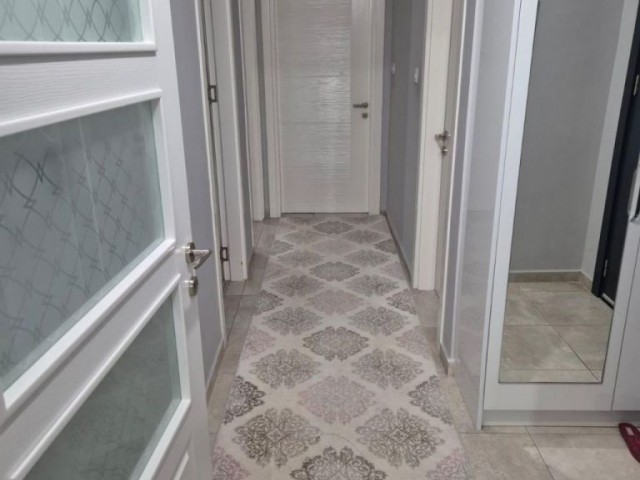 Girne merkezde satılık 2+1 Türk Kocanlı daire 
