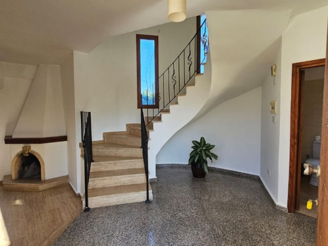 Girne Alsancak’ta 3+1 günlük kiralık özel havuzlu villa 