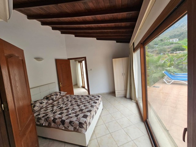 Girne Karşıyakada 4+1 günlük kiralık özel havuzlu villa 