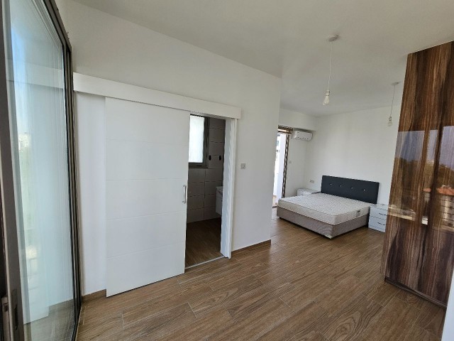 Girne Türk Mahallesinde Satılık 3+1 Penthouse ve 1+1 Daire Tek Tapu