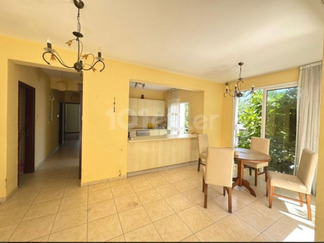 Girne Merkez Havuzlu Sitede Satılık 3+1 Daire