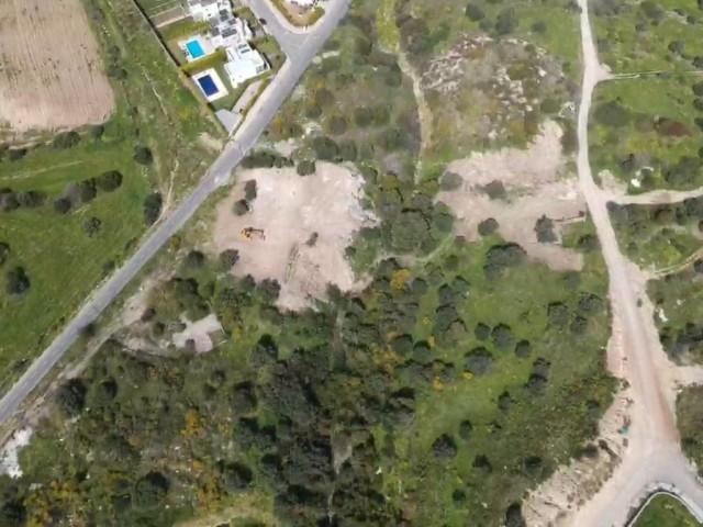 Girne Edremit’te satılık 1060m2 arsa
