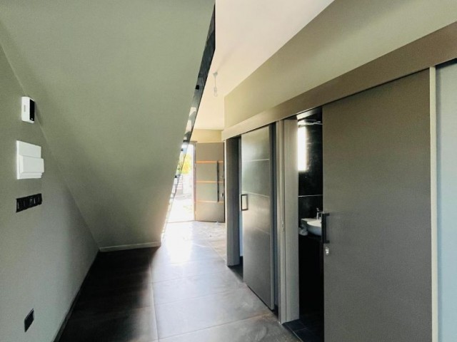 Girne Lapta'da satılık 4+1 lüks villa 