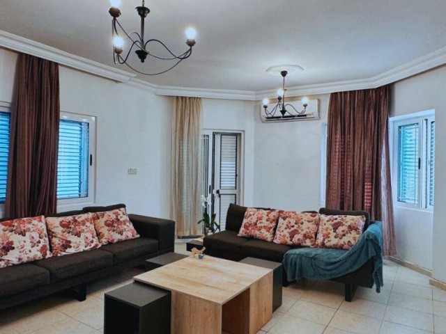 Girne merkezde 3+1 kiralık Daire