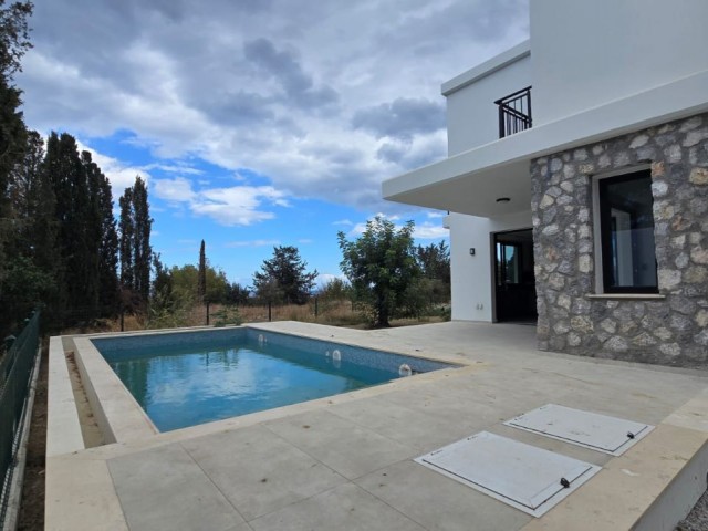 Girne Edremit'te  satılık villa 