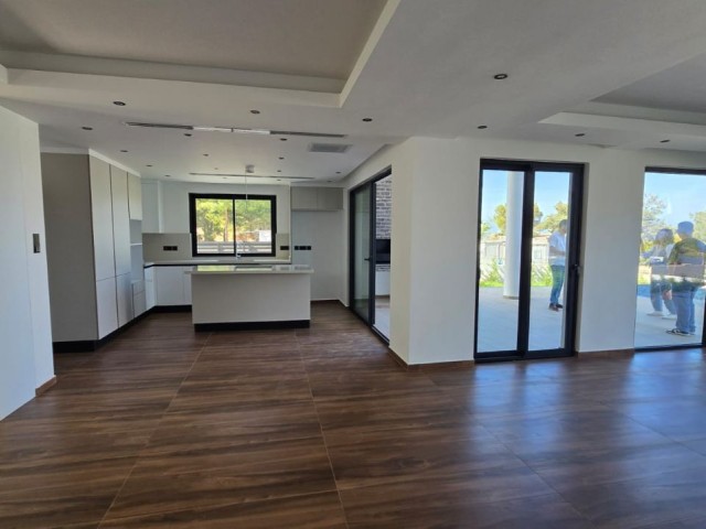 Girne Zeytinlikte satılık sıfır villa 
