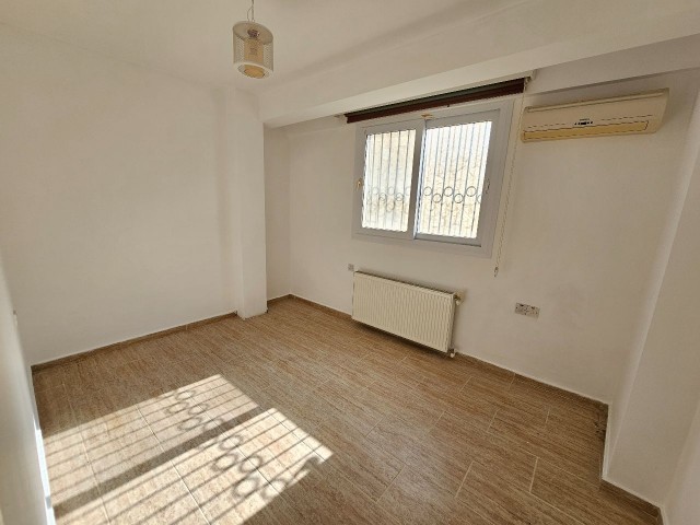 Girne Çatalköy Denize 50m Mesafede Kiralık 7+1 Eşyasız Triplex Havuzlu Villa - Fotoğraf 2