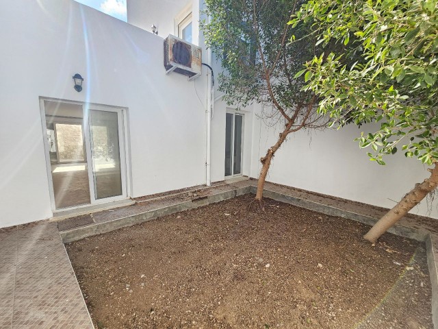 Girne Çatalköy Denize 50m Mesafede Kiralık 7+1 Eşyasız Triplex Havuzlu Villa - Fotoğraf 3
