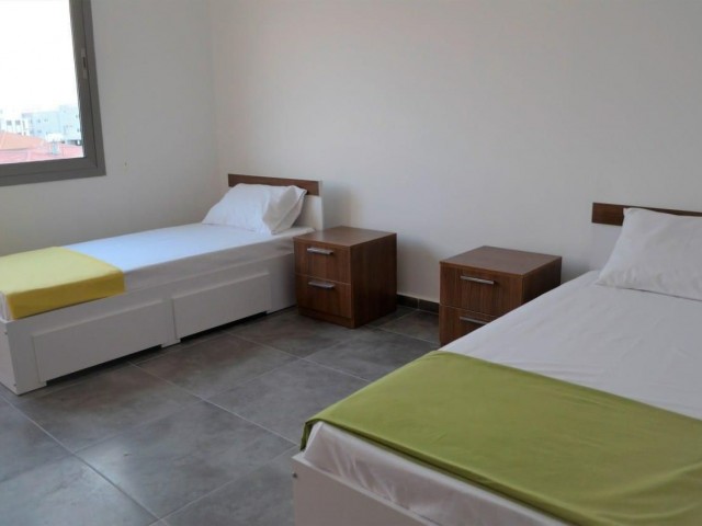 Lefkoşa Gönyeli de Kompile Satılık Yurt Binası (1400) M2 Üzerine Kurulmuş 505 M2 Açık Otopark,26 Adet Ortak Odası , Direk Üstü 4 Kat Bina Radya Temal Sizdemi Kulanılmıştır,2 Adet Türk Arsası Üzerine Kurulmuştur,otel Konsptin De,yangın Merdiveni,kafeterya,revir Odası ,resepsiyon ,kütüpahane,2 Adet Mü - Fotoğraf 3